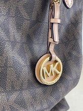 Load image into Gallery viewer, MICHAEL KORS Purse