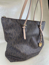 Load image into Gallery viewer, MICHAEL KORS Purse