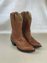 Load image into Gallery viewer, Shoe Size 8 Brown Boots