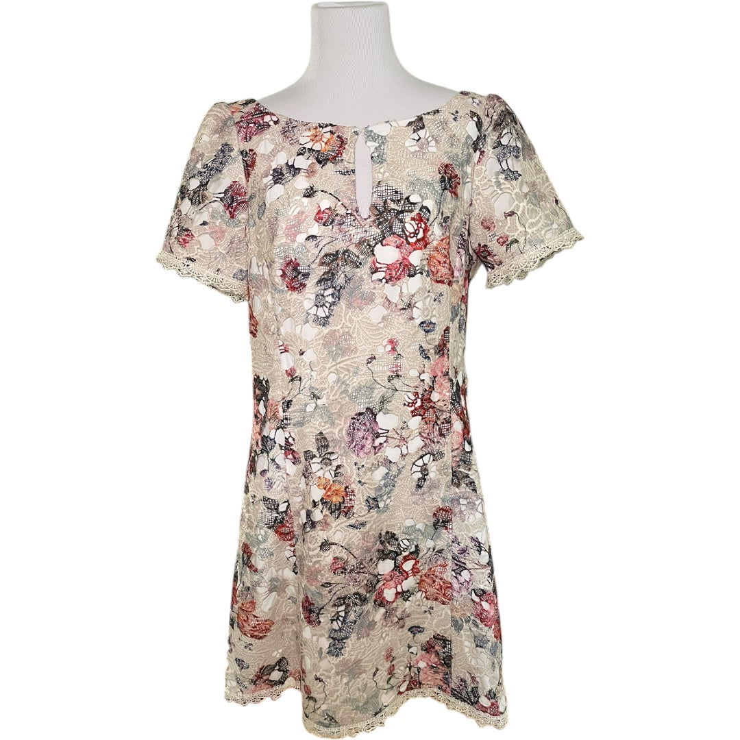 Marchesa Cream Floral Lace Mini Dress Deja Vu Consignment - Vancouver Marchesa Cream Floral Lace Mini Dress Deja Vu Consignment - Vancouver