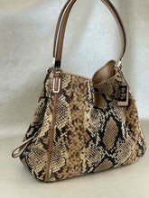 Load image into Gallery viewer, COACH Purse