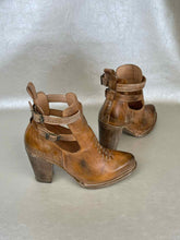 Load image into Gallery viewer, Bed Stu Onfalll Womens Brown Leather Hook & Loop Western Boots