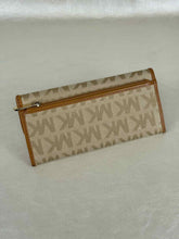 Load image into Gallery viewer, MICHAEL KORS Wallet
