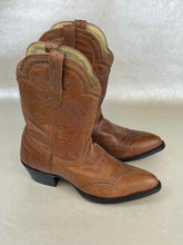 Load image into Gallery viewer, Shoe Size 8 Brown Boots
