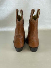 Load image into Gallery viewer, Shoe Size 8 Brown Boots
