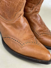 Load image into Gallery viewer, Shoe Size 8 Brown Boots
