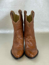 Load image into Gallery viewer, Shoe Size 8 Brown Boots
