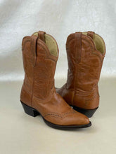 Load image into Gallery viewer, Shoe Size 8 Brown Boots
