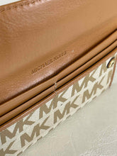 Load image into Gallery viewer, MICHAEL KORS Wallet
