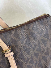 Load image into Gallery viewer, MICHAEL KORS Purse
