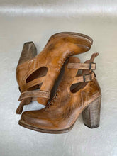 Load image into Gallery viewer, Bed Stu Onfalll Womens Brown Leather Hook &amp; Loop Western Boots
