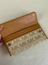 Load image into Gallery viewer, MICHAEL KORS Wallet
