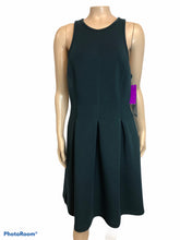 Load image into Gallery viewer, Size M Dark Green Dress
