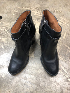 Shoe Size 9 1/2 Black Heel