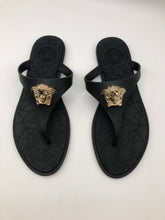 Load image into Gallery viewer, Shoe Size 7 Black Sandals
