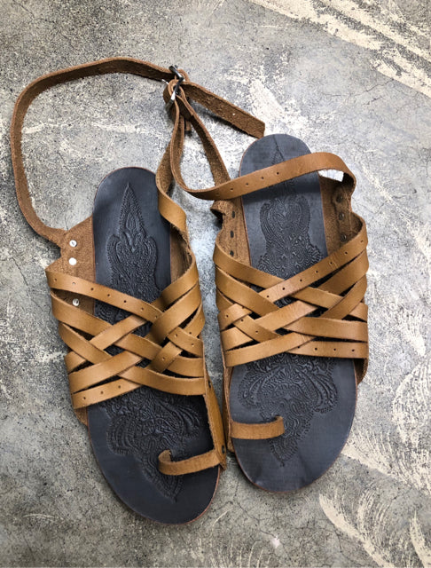 Shoe Size 38 Tan/Beige Sandals